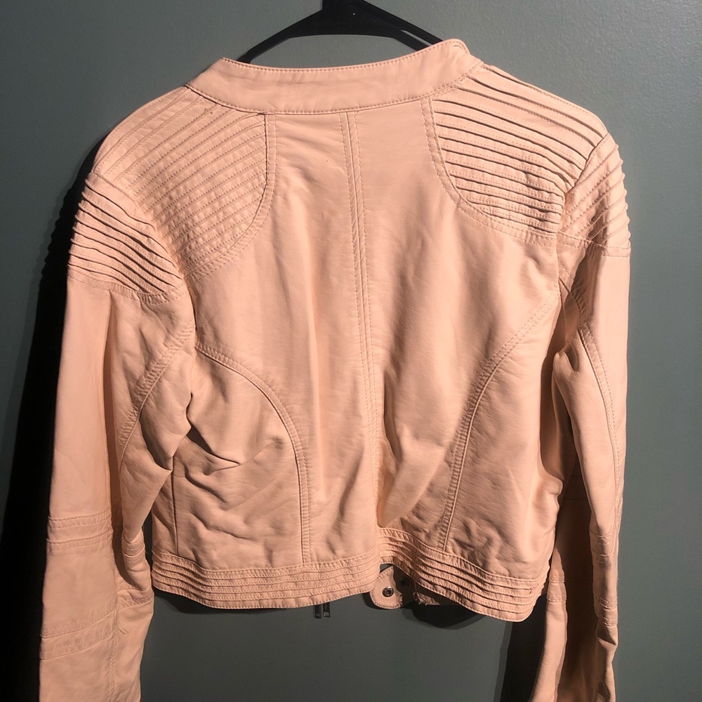Woman’s jacket - Picture 2 of 3